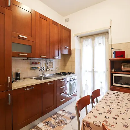 Elegante E Luminoso - 2min Metro Apartment