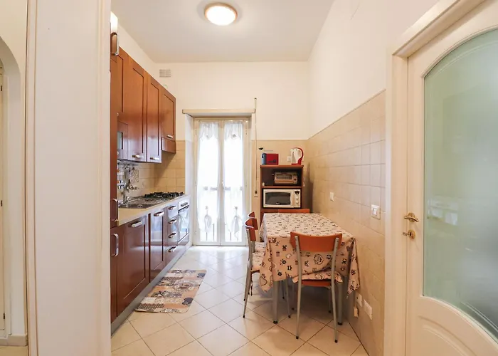 Apartmán 3 Bedroom Elegant For 6 - Metro 2min & Wifi Řím